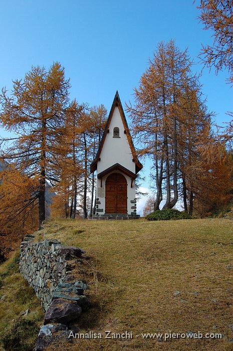 30 Chiesetta nei pressi del rifugio.JPG